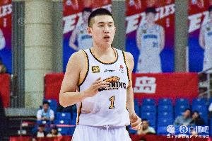 进攻真不错！付豪半场5中4&三分2中1拿9分2板 正负值+10