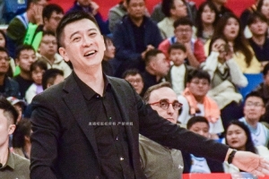 杨鸣：两队球员动作很干净 新疆球迷很友善 这才是CBA需要的风气