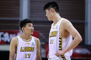 媒体人：广厦打得完全不在自己节奏 估计他们也没想到绝境这么早