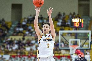 杀疯！赵继伟系列赛场均23.7分3.7板6助 以54.5%命中率投进18三分
