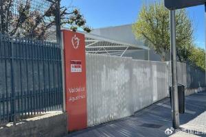 阿森纳今早在瓦尔德卢斯·德·洛斯·奥古斯蒂诺斯学校进行了训练