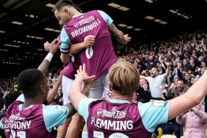 英冠30轮不败！伯恩利2-1沃特福德，再赢两场就可以确保升入英超