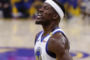 硬起来了！吉米-巴特勒过去3场出场时间：48分钟、40分钟、42分钟