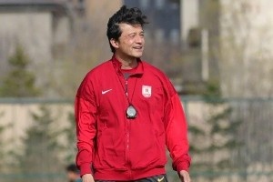 长春亚泰备战成都蓉城 主帅谢晖身穿红袍期待好收成