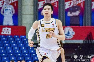 很准！朱俊龙半场6中4拿到9分3板 正负值+7