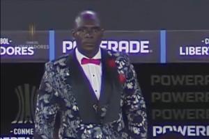 男人最好的医美🤵🏿“巴塞罗那”主帅卡斯蒂略再次燕尾服亮相