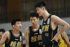 拒当黑八倒霉蛋！广厦又站到了辽宁面前
