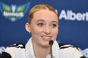 明眸皓齿😍WNBA新科状元佩奇参加达拉斯飞翼新闻发布会