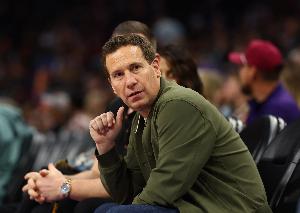 名记：太阳预计将寻求更年轻的教练候选人 包括一些退役的NBA球员