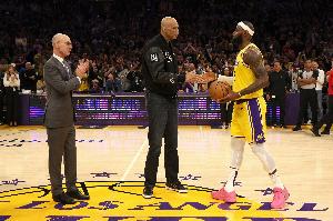 老詹季后赛38分是NBA历史40岁+球员得分新高 打破贾巴尔38年纪录