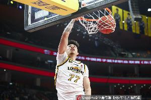 除了扣篮没亮点！张镇麟半场5中2&三分3中0 得到4分2助&正负值-5
