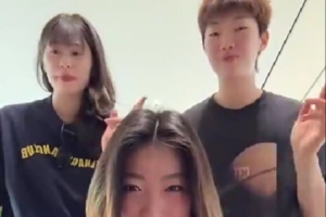 真开心！李梦晒日常随笔：Shut 生活中所有的不快乐dowN！