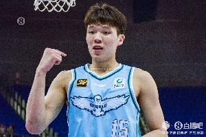 队记：杨瀚森今日离开青岛5月初赴美 首站洛杉矶然后参加联合试训