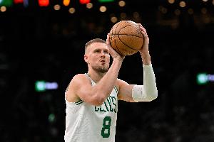 重要得分点！波尔津吉斯14中7拿到19分5板1助1断 5次犯规