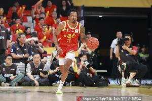 😲杀疯了！小巴里-布朗半场12中5轰下25分5助 罚球14中12