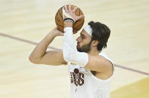 表现不太合群！斯特鲁斯6中1仅拿3分5板4助1断