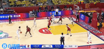 动作有点大！贾明儒无球对陈盈骏犯规 潘江也过来向裁判解释