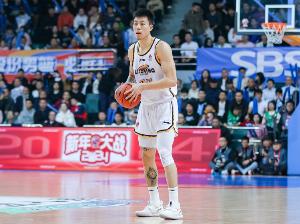 正负值-26全场最低！张镇麟三分球5中0拿到10分2板1帽 下半场挂零
