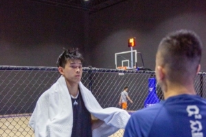 参加2025年NBA选秀！林葳晒照：追梦无所畏惧 爱无止境