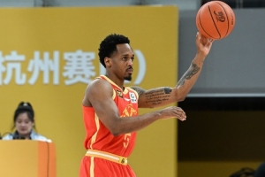 乘胜追击！第三节广厦29-17净胜北京12分 三节打完领先30分