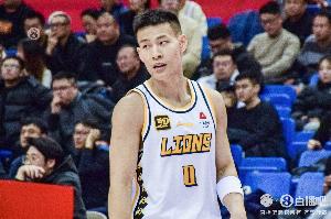奇兵！广厦小将林秉圣半场5中3&三分3中2 独得8分3断&正负值+14