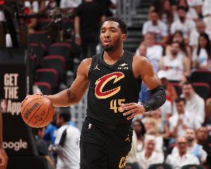 😔倾尽所有！米切尔东部半决赛场均34.2分5.8板3.8助2.2断0.6帽