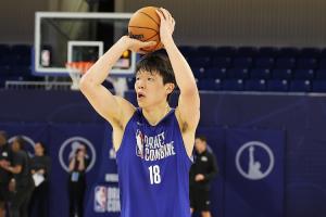 杨瀚森打一年NCAA？媒体人：别理会 不可能 吃亏的是杨和中国男篮