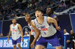 📝杨瀚森球探报告：手感柔和&视野出众 但横移差&缺乏无球威胁