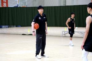 夏晓司：山东男篮进行了体能恢复、投篮训练、跑田径场等体能拉练