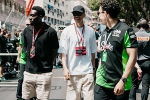 现场观战🏎️！穆西亚拉和阿方索-戴维斯现身F1摩纳哥站现场