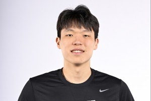 媒体人：杨瀚森出色的传球和柔和的投篮手感 还是挺适合老鹰的