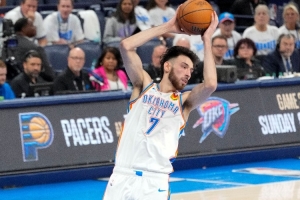 切特是最年轻的单一季后赛三分命中数超25&盖帽数超30的NBA球员