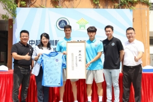 深圳新鹏城走进南山外国语学校科苑小学，开启校园足球交流活动