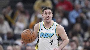 这奇兵太奇了😎麦康纳总决赛替补送出至少5助5断 NBA历史第一人