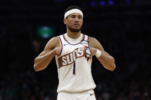 年薪4920万美元！布克：直播比打NBA更赚钱 我也应该去直播😳