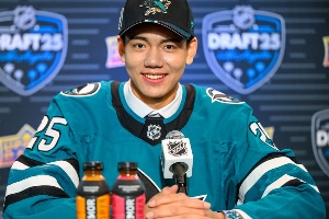 王浩西次轮首位被NHL选中创历史 4天2名中国小将杀进北美四大联盟