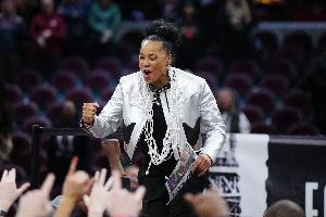 😳NBA首个历史女主帅？尼克斯联系南卡女篮三冠教头🏆️
