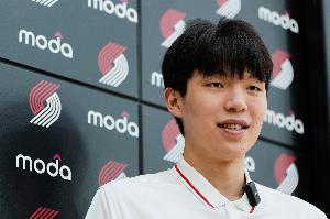 让位？👀艾顿买断后开拓者剩4中锋：杨瀚森 克林根 罗威 里斯！