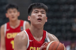 打得很强硬！陈家政全场6中3&三分3中2得到10分4助2断
