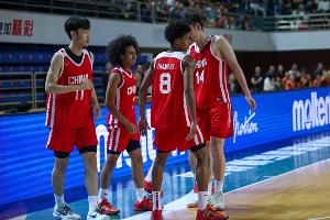 这怎么打😪中国U19对阵法国前场板7-24 一波5连败&篮板均处下风