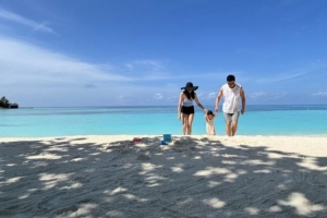 姜宇星妻子晒在马尔代夫游玩的照片：🌊 就让时光虚度🩵