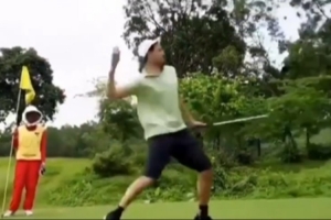 克莱也打高尔夫🤣连续推杆不中恼羞成怒 似乎将球扔了出去