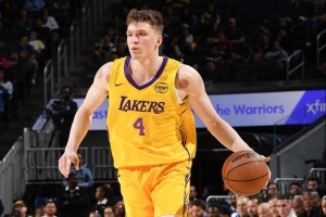 拉了🥴！克内克特前两场夏联合计20中5&三分9中0 场均得到7分