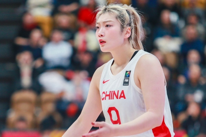 直播吧：中国女篮相关方面表示 李梦缺席亚洲杯并非与宫鲁鸣不合
