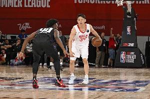 传球还是亮眼的！河村勇辉三分4中1 得到4分5助3断 同时有4误4规