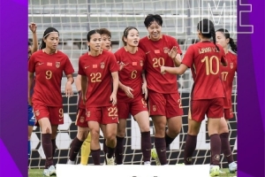 记者：中国男女足大部分球员都很努力，但踢得都不是现代足球