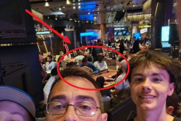 🎰小赌怡情？文班亚马和父亲在赌城一起现身赌桌玩牌