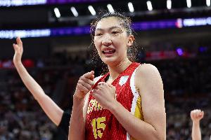 韩旭：杨力维起到了很好的带头作用 场上场下她都付出了很多