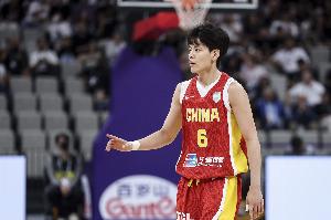 又飒又能打！杨舒予8中5贡献12分3板4助 正负值+16