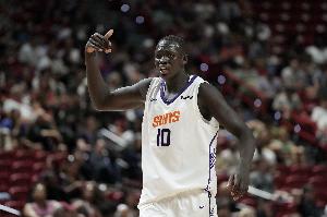 😰大中锋爱投三分！10号秀马卢阿奇三分5中2&罚球6中2拿8分7板